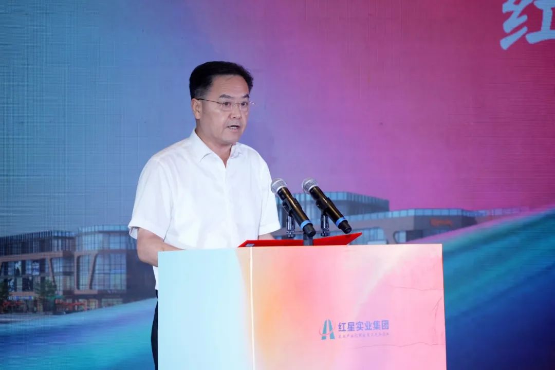 罗跃上台致辞.jpg
