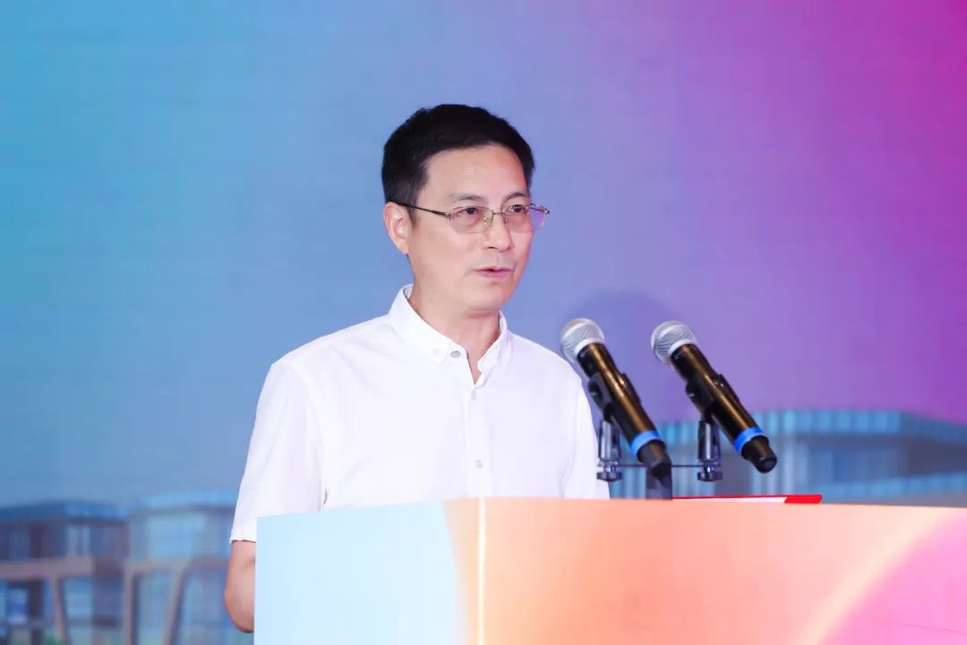 黄立斌上台致辞.jpg