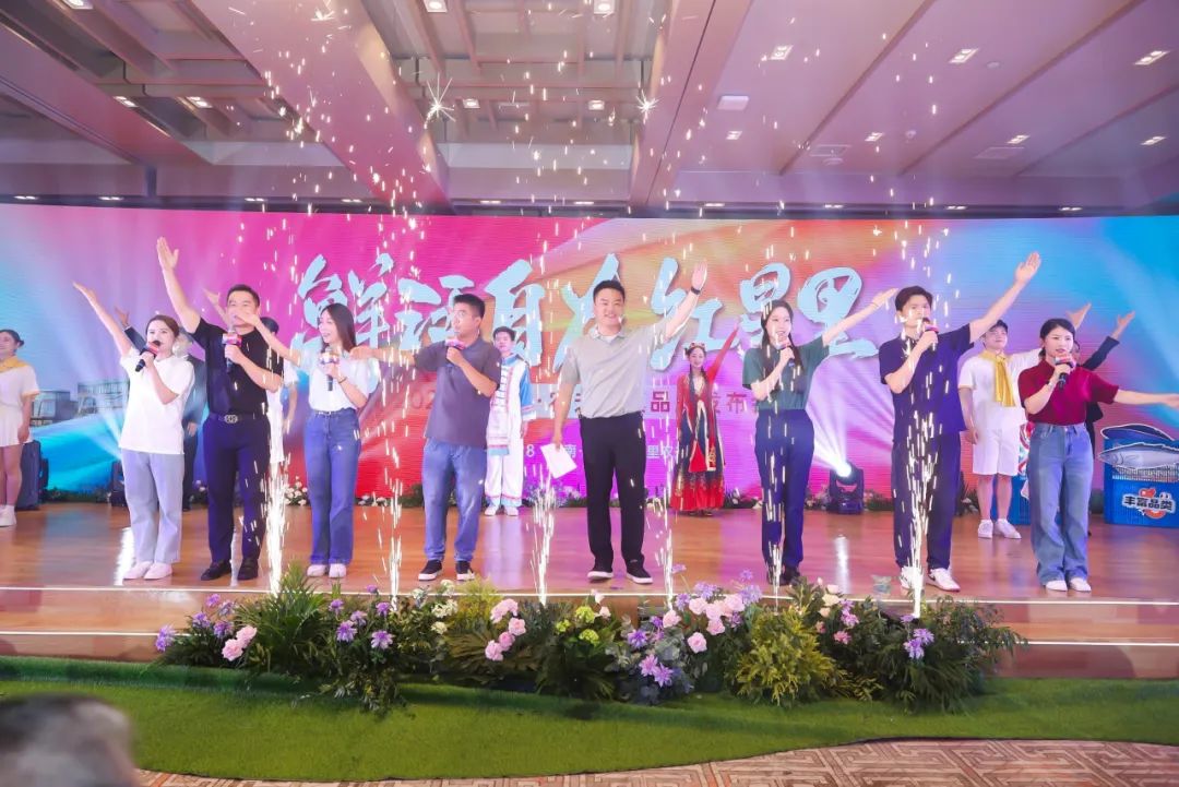 李超及红星商管团队共同推介“红星里·农夫小镇”.jpg